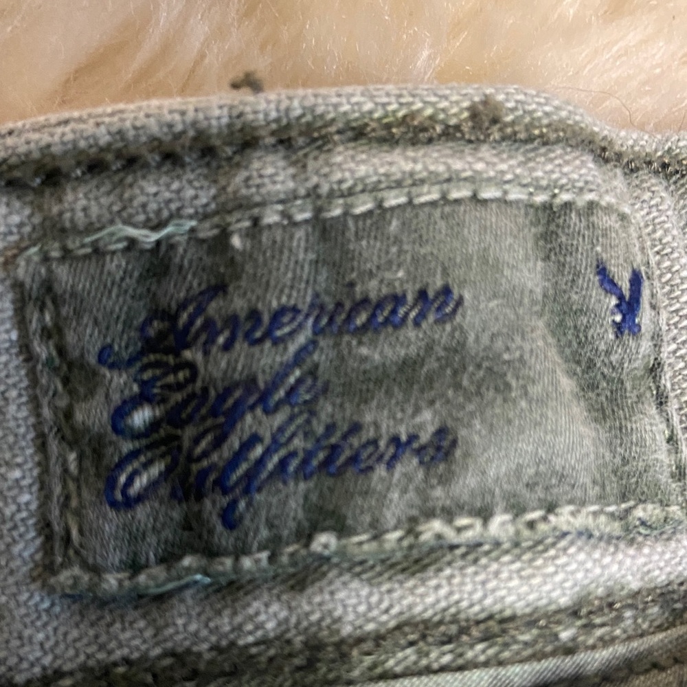 American Eagle Outfitters Olive Cargo Shorts - Picture 2 of 3